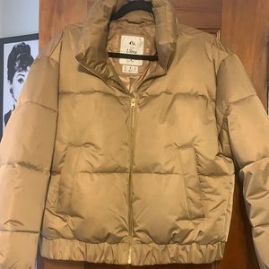 Lightly worn, purchased last year! Super warm cropped puffer